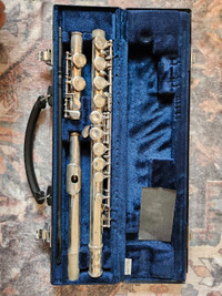 Yamaha Flute Bundle - Perfect for Aspiring Musicians!