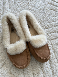 UGG sheepskin Suede  Women US7