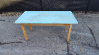 URGENT DÉMÉNAGEMENT Petite Table Bleue / Small Blue Table