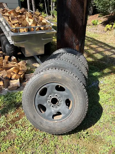 Firestone Winterforce winter tires 245/70R16 M+S Mounted on rims from Chevy Trail Blazer 6 bolt patt...