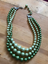 Vintage  Green Jade Faux Pearl 13 Inch Necklace