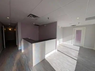 2400 sqft Fully developed spa space 2 rooms with sinks, 2 rooms with pedi chairs, one room with show...