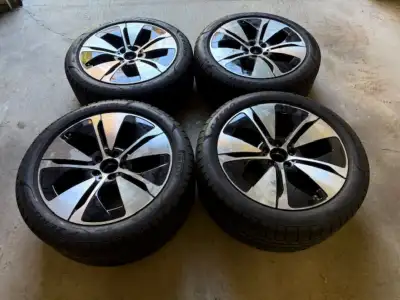 Selling a set of 4 Pirelli P Zero (MO) winter tires with rims for Mercedes — front 245/45R19 102Y, r...