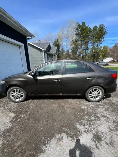 KIA FORTE 2012 (MOTEUR CHANGÉ) 2300$ MOTEUR CHANGÉ EN 2019 PAR KIA À 146 400 KM, AINSI QUE LA POMPE...