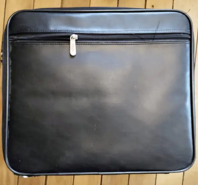Targus Computer Laptop Case Bag in Laptop Accessories in Barrie - Image 4
