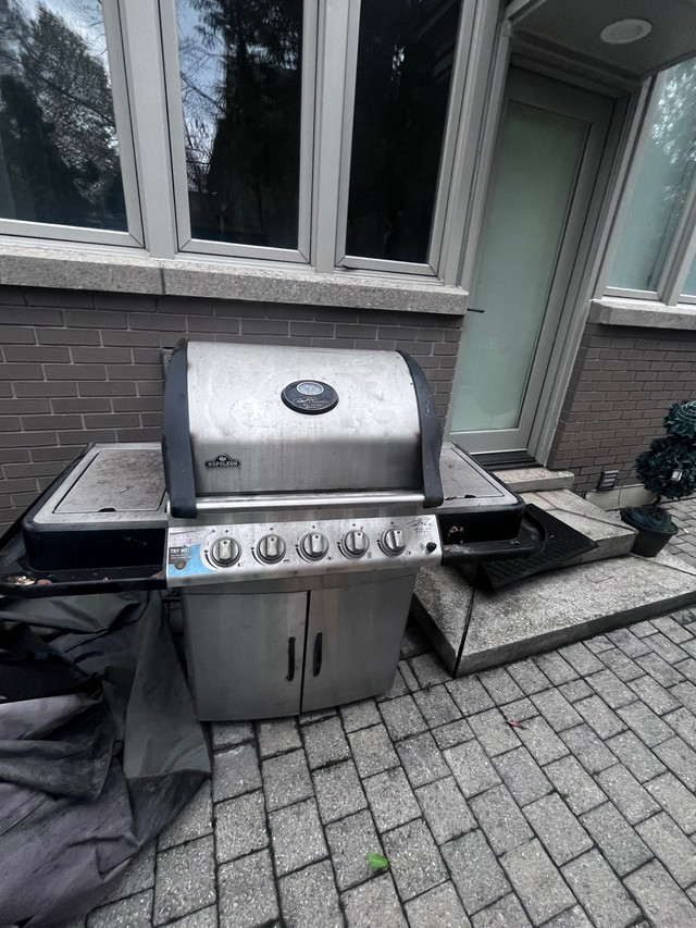 Top-Notch Napoleon BBQ Grill in Excellent Condition" in BBQs & Outdoor Cooking in City of Toronto - Image 3