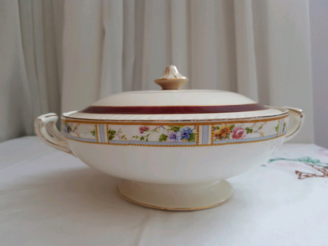 Antique Grindley Serving Bowl in Arts & Collectibles in Winnipeg - Image 4