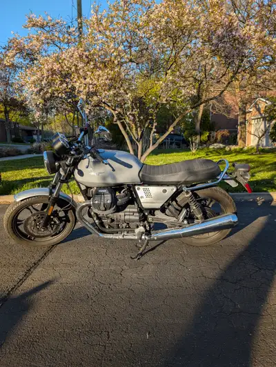Great condition Moto Guzzi V7 in the MIlano trim with beautiful tank colour. Amazing bike that's inc...