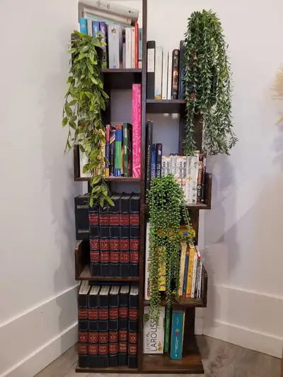 Bibliothèque cozy en bois, View more
