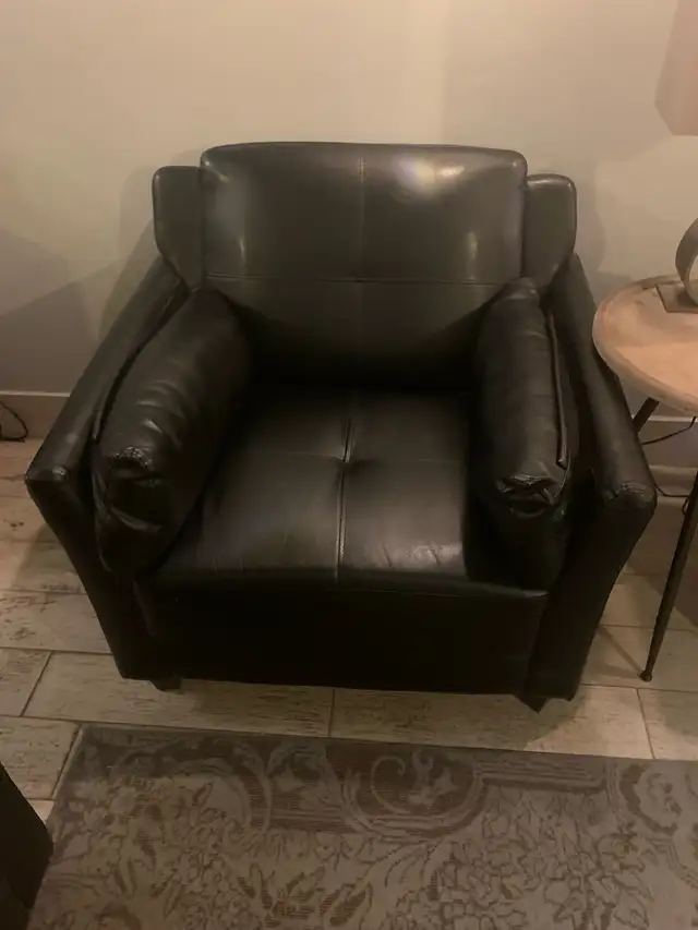 4-Piece Black Leather-Look Living Room Set in Couches & Futons in Markham / York Region - Image 5