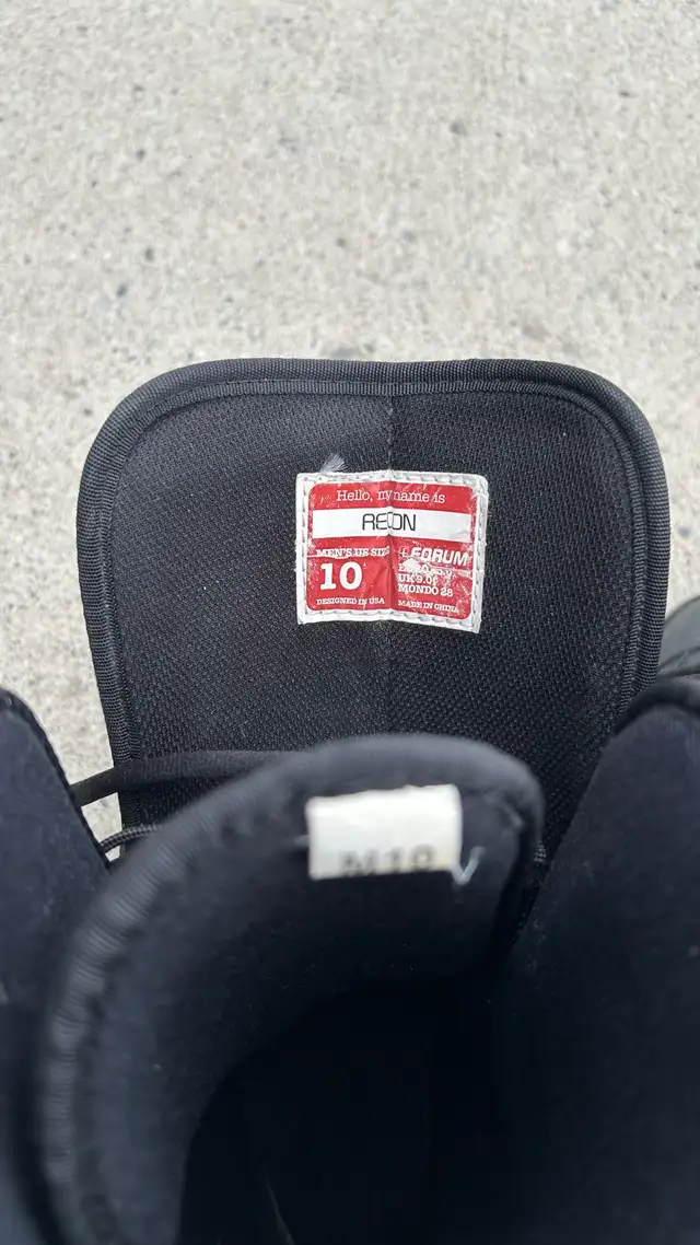 Forum snowboarding boots Size M10 in Snowboard in Calgary - Image 4