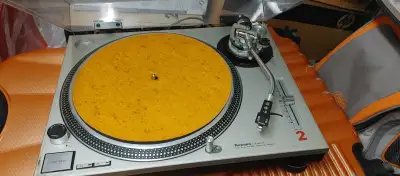 Technics Quartz Turntable SL-1200MK2 - no needle please message