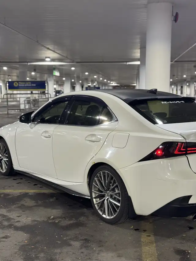 2014 Lexus IS in Cars & Trucks in City of Toronto - Image 7