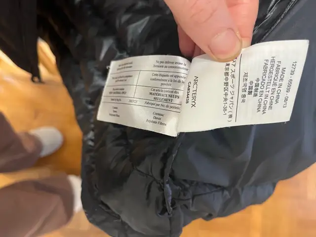 Women’s medium arcteryx down jacket  in Women's - Tops & Outerwear in City of Toronto - Image 4