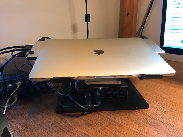 Ordinateur MacBook Pro 15" de 2017 i7 16 Go de RAM (H1X 1N8) in Laptops in City of Montréal - Image 3