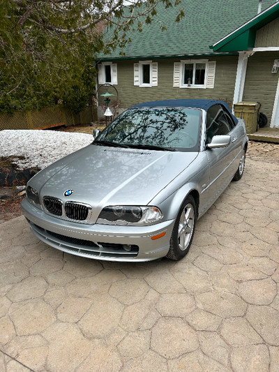 BMW convertible 325 ci  2002 de couleur gris argenter