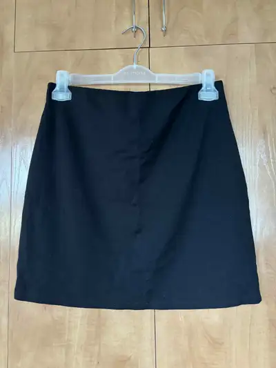 Chandails, capris, bermuda, chapeaux... 5$ à 10$ chacun – DISPO, View more