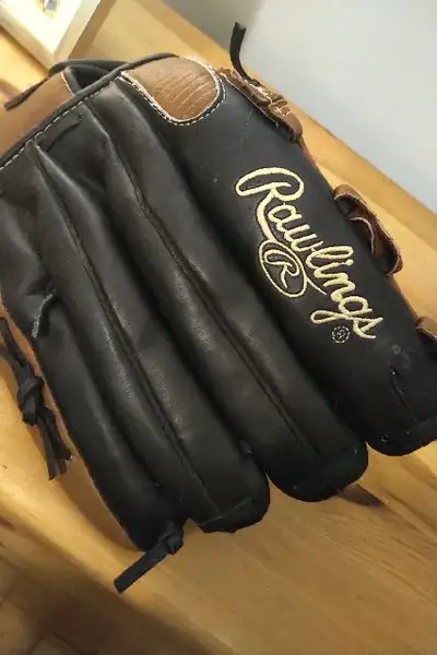 Rawlings Playmaker Series PM130BT 13” Unisex Softball Glove. For left handed player. Leather is in g...