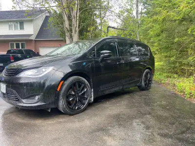 2018 Chrysler Pacifica Hybrid EV Custom Blackout 