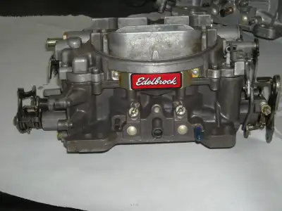 5 première photos, edelbrock Thunder série #1802. Rebuilt, 500 cfm prêt à instaler. Manuel choke. Pr...