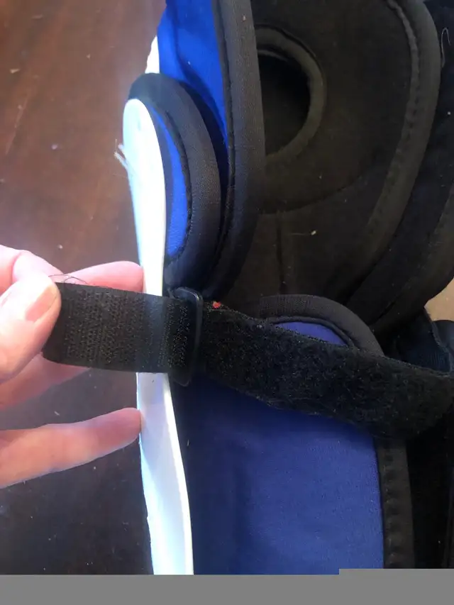 Hockey Gear. Knee Pads. Shin Pads. 13”/33 cm. in Hockey in Edmonton - Image 4