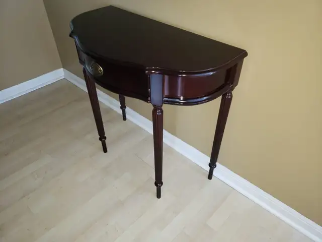 Elegant Wooden Console Table and Elegant Wooden Corner Arc Table in Other Tables in City of Toronto - Image 5