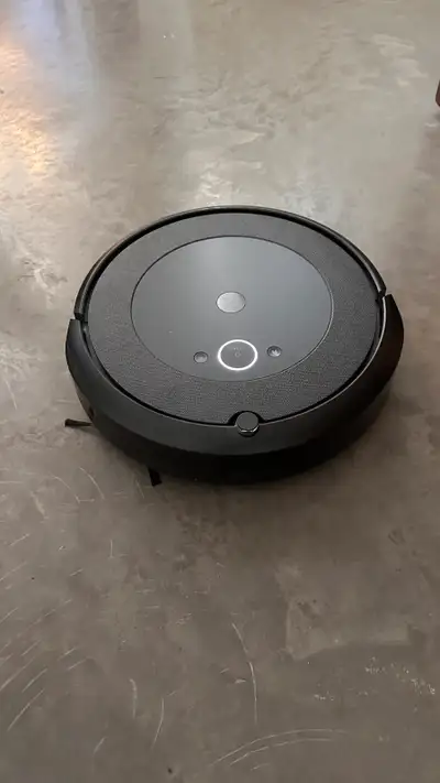 Wifi enabled Robot Vacuum cleaner. Includes: - 1 iRobot Roomba i4 Robot Vacuum. - 1 Home Base Chargi...