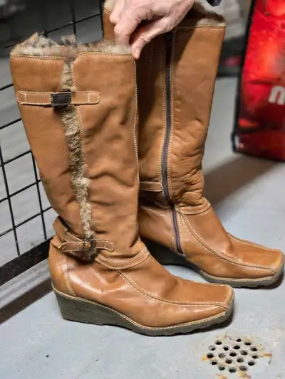 Winter boots , View more