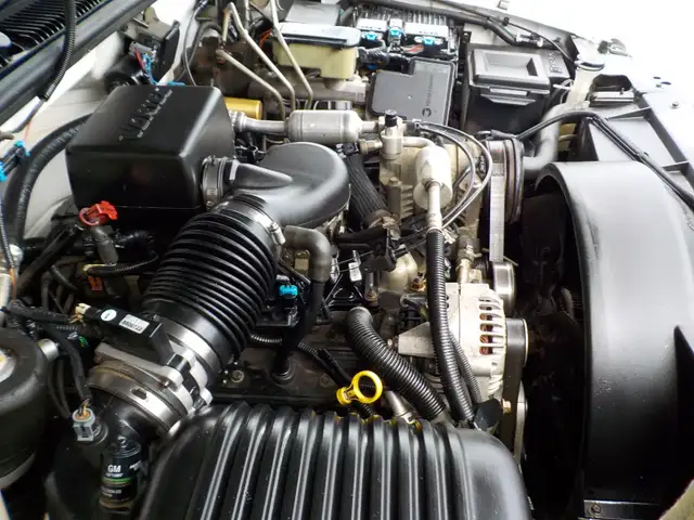 CHEVROLET 1 TON - 3500, CREW CAB, 8 FOOT BOX, WORK TRUCK! in Cars & Trucks in Kelowna - Image 10