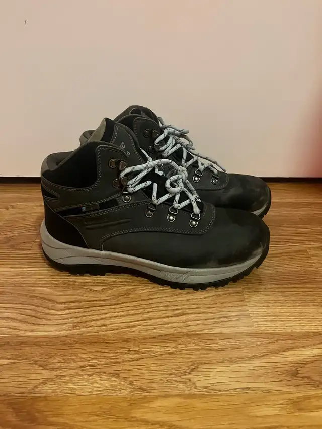 high-tech hiking boots size 8 women’s in Women's - Shoes in Edmonton - Image 3