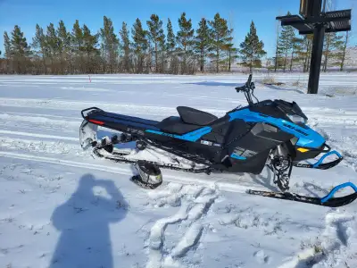 19 summit 850 175. Only 60 km. In new condition. Weyburn sask