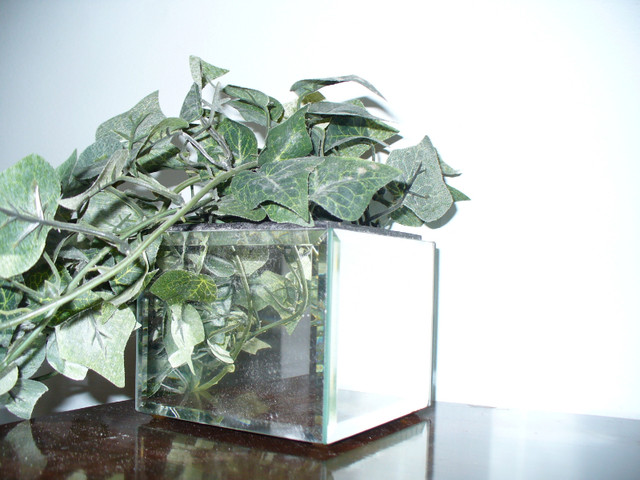 Petite plante artificielle dans un pot miroir dans Art et objets de collection  à Ville de Montréal - Image 2