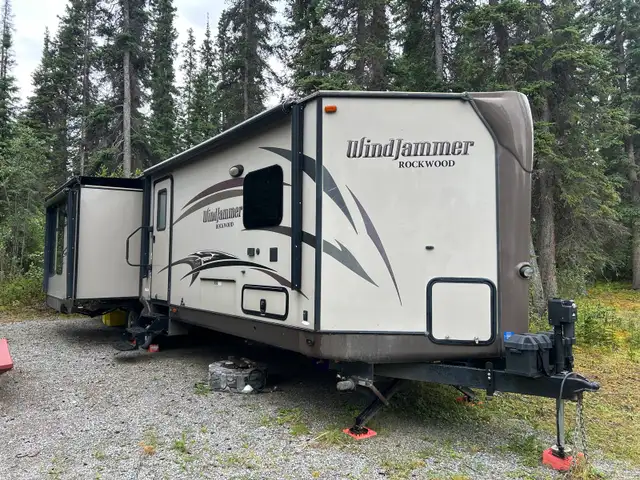 2014 Rockwood Windjammer 3029W in Travel Trailers & Campers in Fort St. John - Image 2