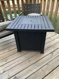 Propane fire table *pending pickup Friday*