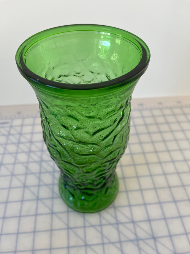 Vintage Green Glass Vase in Home Décor & Accents in La Ronge - Image 2