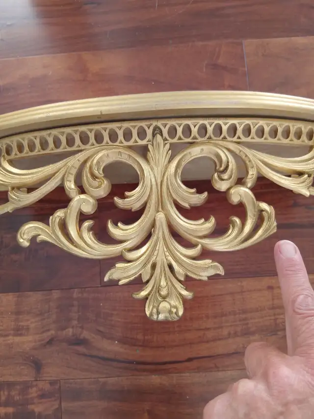 Vintage Ornate Oval Gold Gilt Framed Mirror w Shelf Sconce in Home Décor & Accents in Calgary - Image 5