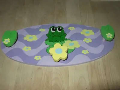 paterre murale avec grenouille sur nenuphare, View more