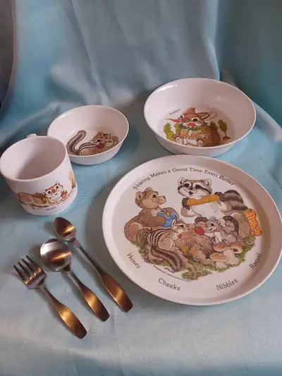 Vintage children's dinnerware Oneida, View more