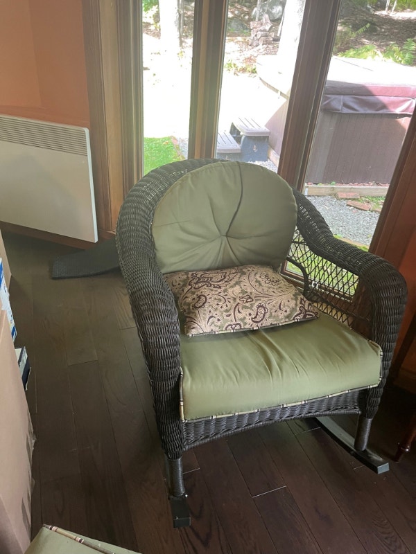 Chaise longue en rotin et chaise berceuse en rotin Sofas et futons