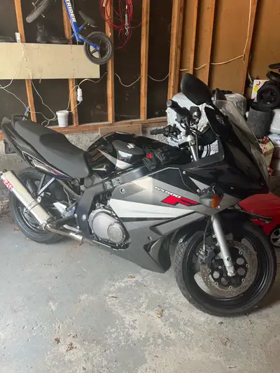 $1,500 OBO - PRICED TO SELL. SELLING AS IS. Selling my 2009 Suzuki GS500F. Great starter bike with 5...