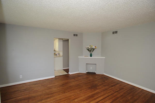 Affordable Inner-City Living – $1350.00 1-Bed short walk 17th Av 5