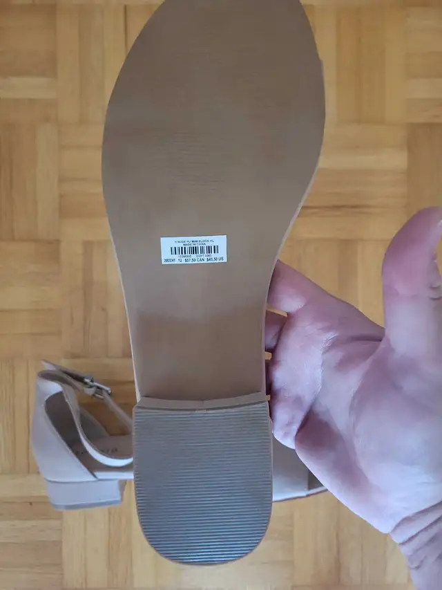 Women's size 12 sandals in Women's - Shoes in Mississauga / Peel Region - Image 4