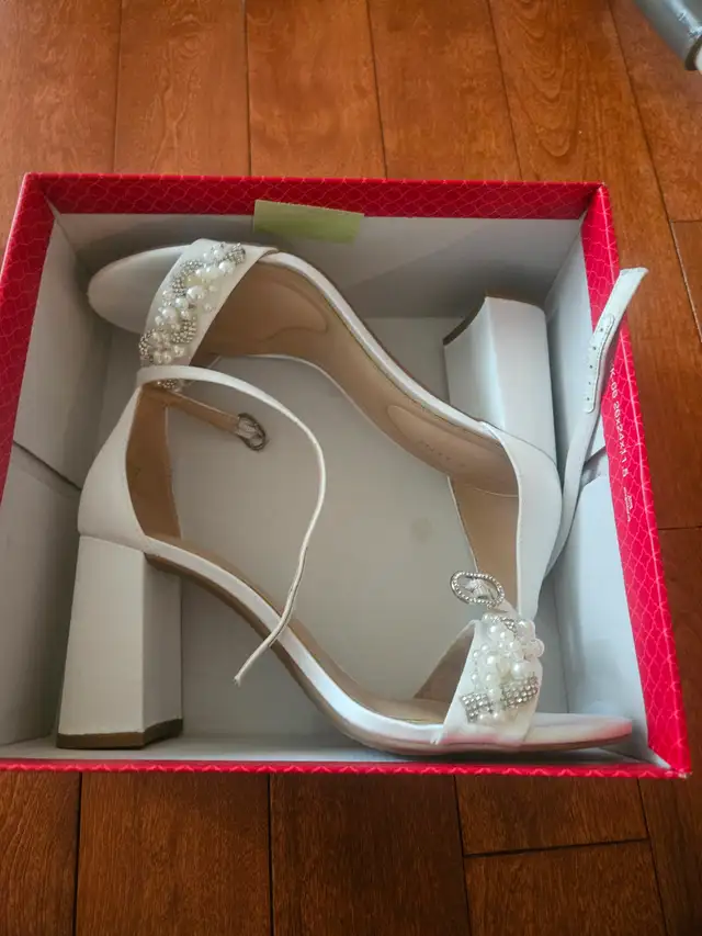 Womens white heels wedding type size 10 in Women's - Shoes in Calgary - Image 5