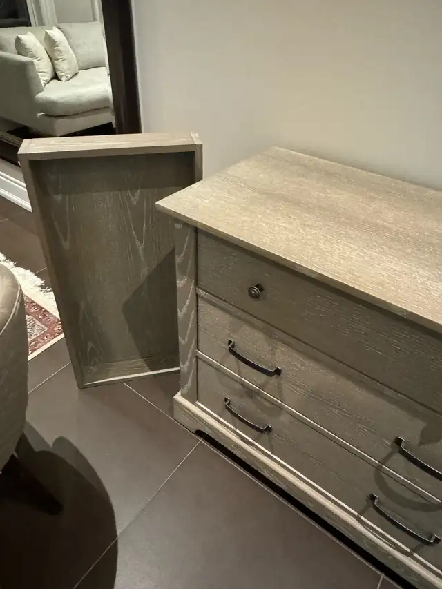High-Quality Solid Wood 3-Drawer Dresser in Dressers & Wardrobes in City of Toronto - Image 3