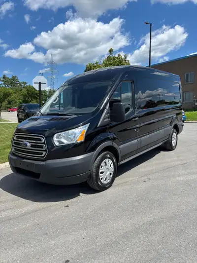 Ford Transit 250 2017 en tres bonne condition seulement 130354 kilos..Moteur 6 cylindre 3.7 litre..f...