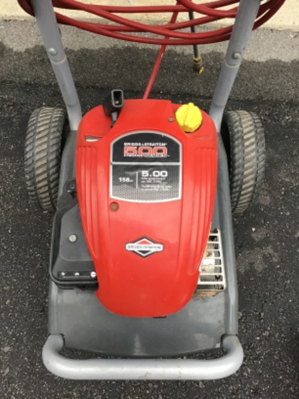 Briggs and Stratton gas pressure washer in Lawnmowers & Leaf Blowers in Kingston - Image 2