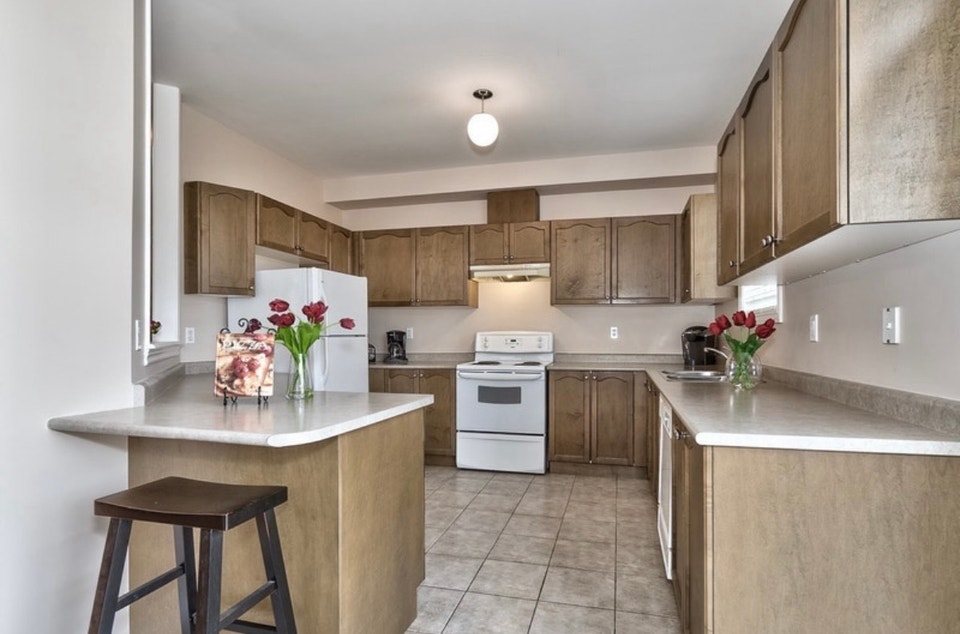 4 bed 2 1/2 washroom 2+ car parking semi detached house for rent 3