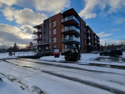 Superbe 4 ½ Meublé à Louer – 1 600 $/mois Saint-Nicolas (Lévis) – Immeuble Le Diamantin Disponible d...