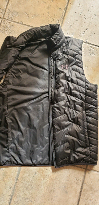Under Armour puffer vest  in Other in Laval / North Shore - Image 3