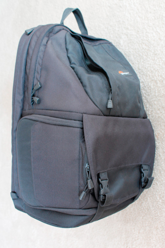 Lowepro Fastpack 250 camera notebook backpack in Cameras & Camcorders in City of Toronto - Image 3